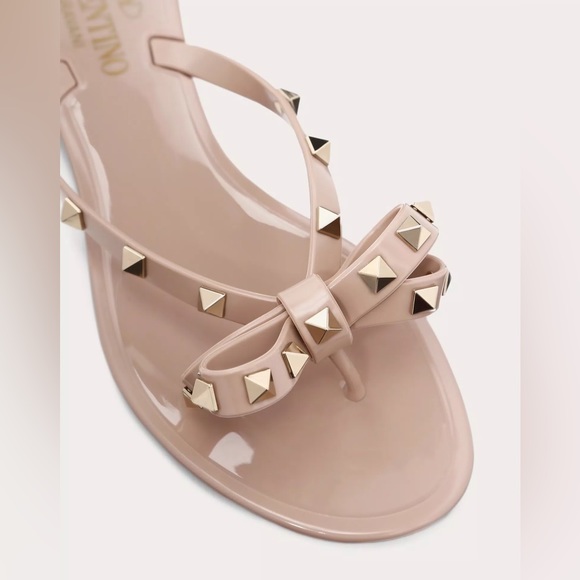 VALENTINO: RUBBER ROCKSTUD THONG - Picture 5 of 9